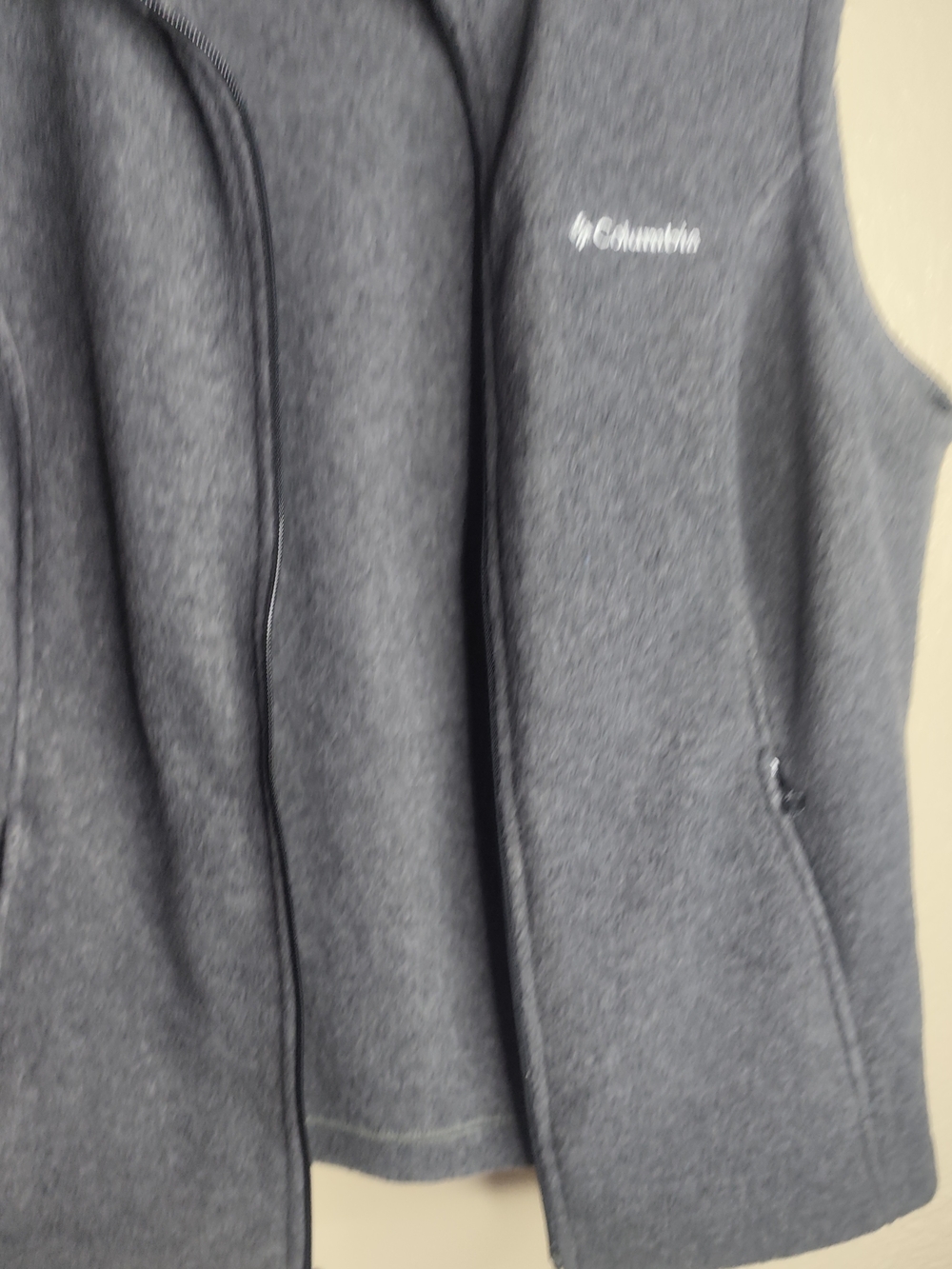 Columbia Women's Charcoal Gray Fleece Vest - Picture 2 of 12